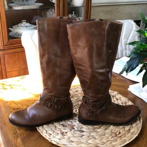 Britain Leather Ladies boots.
